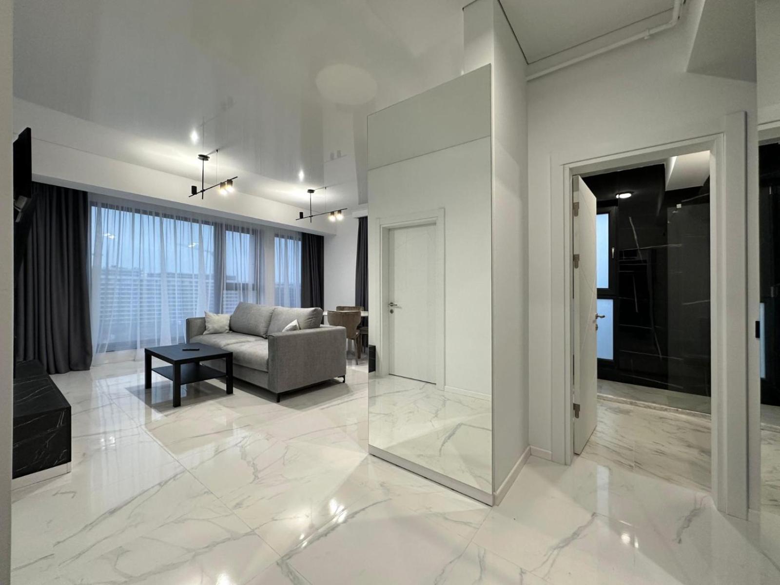 Koya Tower By The Lake Apartments Mamaia Bagian luar foto