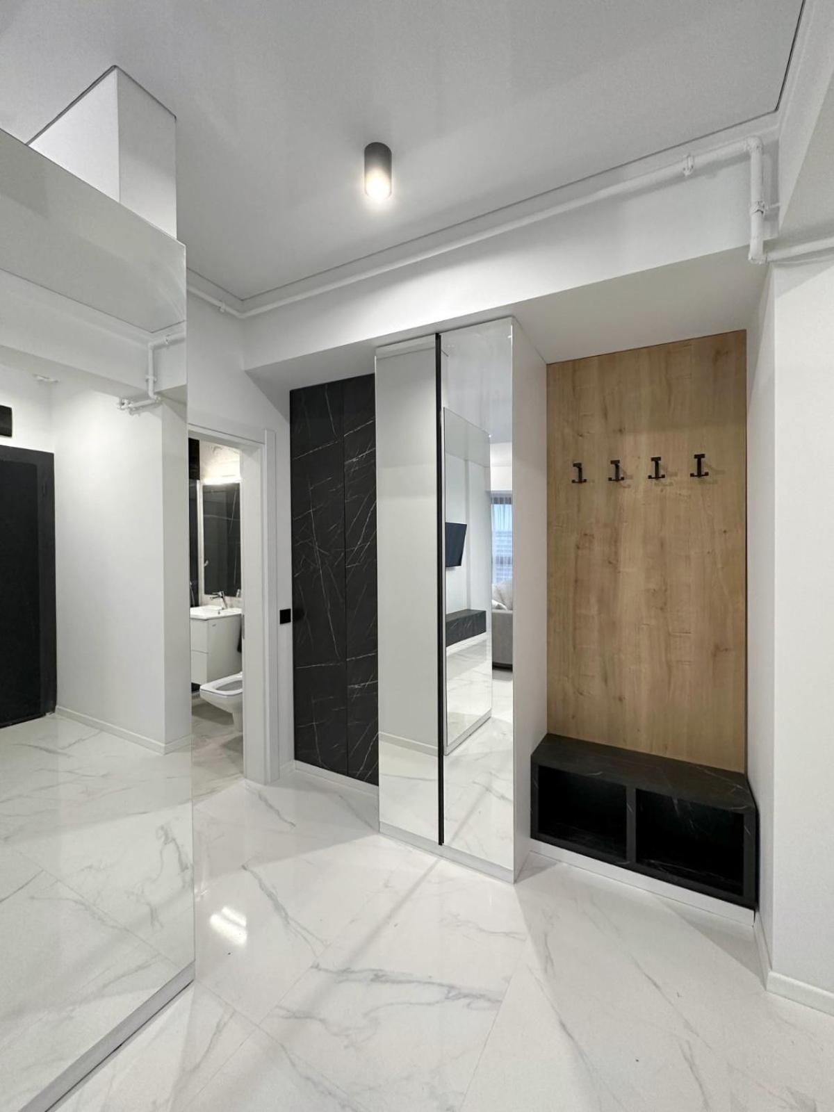 Koya Tower By The Lake Apartments Mamaia Bagian luar foto