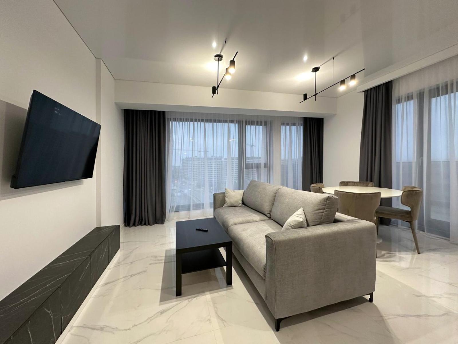 Koya Tower By The Lake Apartments Mamaia Bagian luar foto