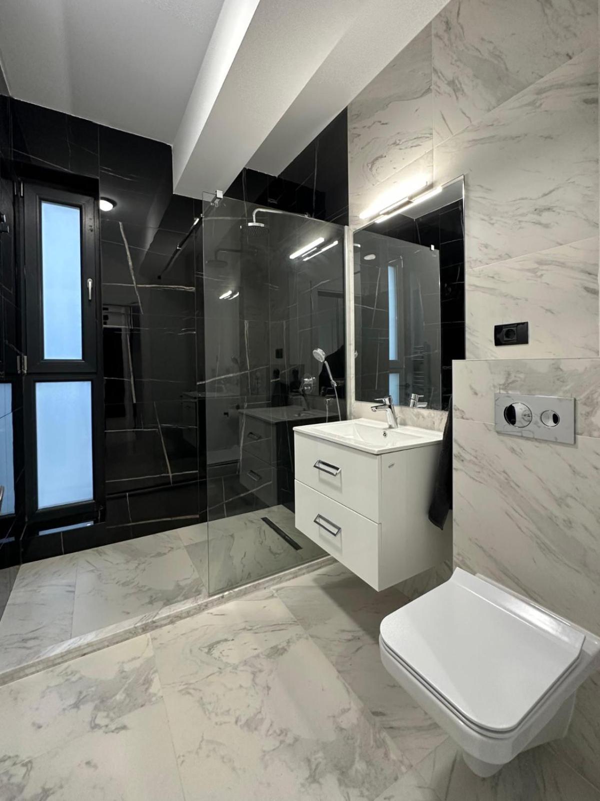 Koya Tower By The Lake Apartments Mamaia Bagian luar foto