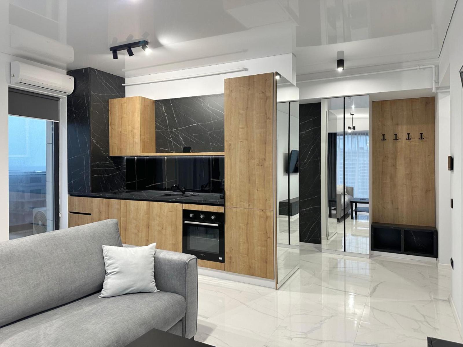 Koya Tower By The Lake Apartments Mamaia Bagian luar foto